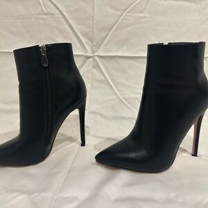 Elegant Black Ankle Boots